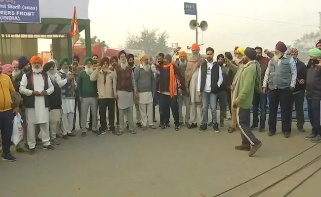 Protesting farmers threaten to block railway tracks if deman 