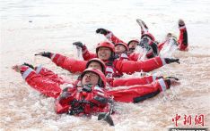 甘肃森林消防员在黄河兰州段开展应急救援演练