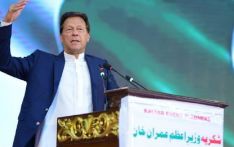 People prefer to drown with me rather than back three stooges, says PM Imran Khan