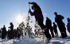 视觉故事丨俄罗斯举行冰上钓鱼节