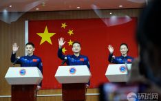 执行神舟十三号任务的三名航天员公开亮相，“中国人将首次在太空过年”