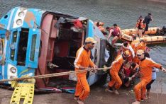 印度公交车坠河事故死亡人数升至45人