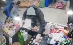 阿根廷华人超市遭4名持枪歹徒抢劫 顾客也被洗劫