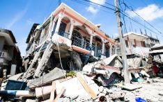 शक्तिशाली भूकम्प जाँदा कम्तिमा ३ सयको मृत्यु