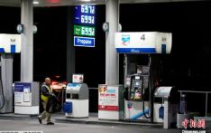 美国油价两周内飙升22% 全美平均油价创纪录