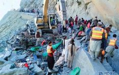 巴基斯坦山体滑坡致一客车被埋 16人遇难