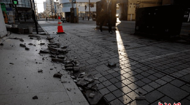 日本发生7.3级地震（小）