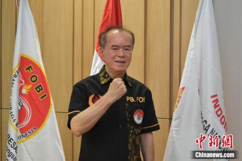 图为丘昌仁在印尼龙狮运动联合总会会所。受访者 供图