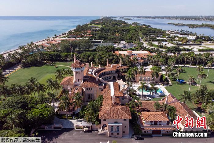 2022年8月14日，美国前总统特朗普位于佛罗里达州棕榈滩的海湖庄园鸟瞰图。