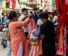 组图l尼泊尔欢乐德赛节购物者一瞥