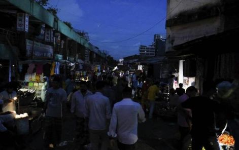 孟加拉大停电 电网故障1亿3000万人无电可用