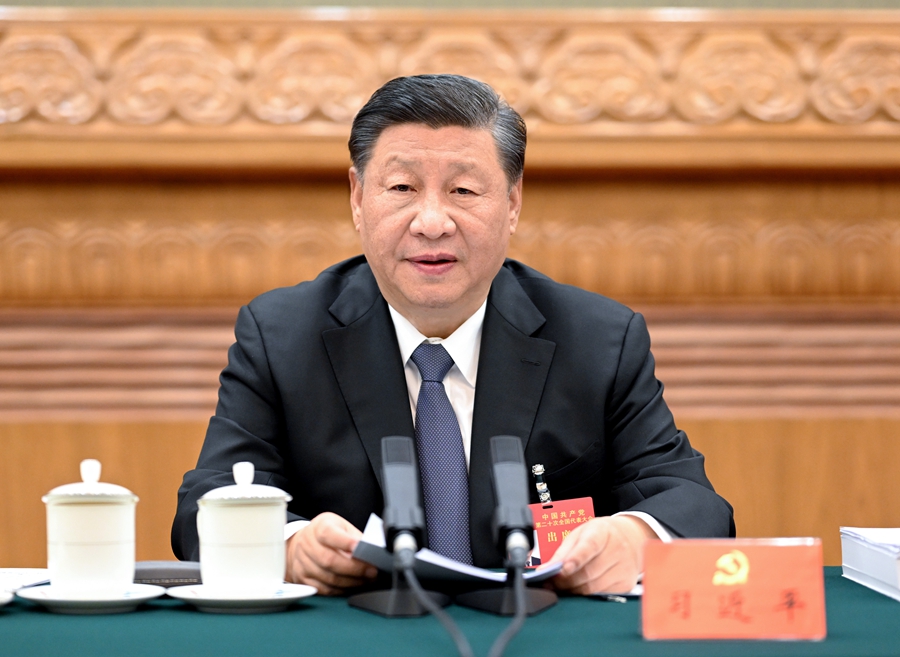 10月18日，中国共产党第二十次全国代表大会主席团在北京人民大会堂举行第二次会议。习近平同志主持会议。新华社记者 李学仁 摄