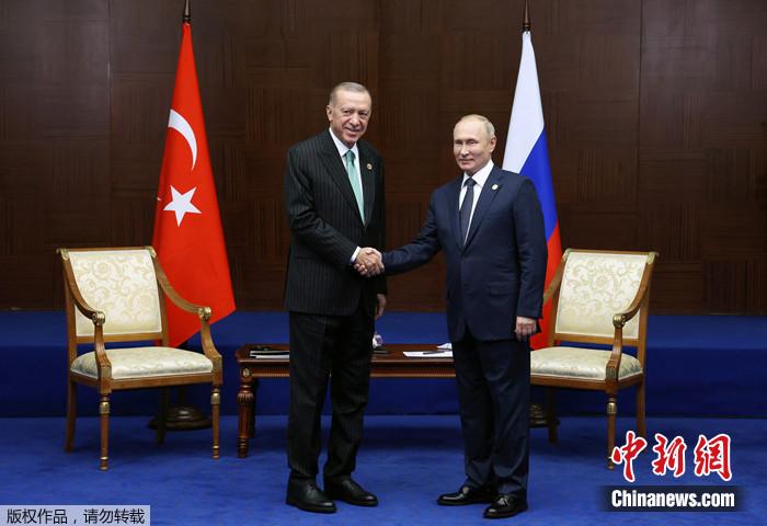 当地时间10月13日，俄罗斯总统普京与土耳其总统埃尔多安在亚洲相互协作与信任措施会议第六次峰会期间举行会谈。