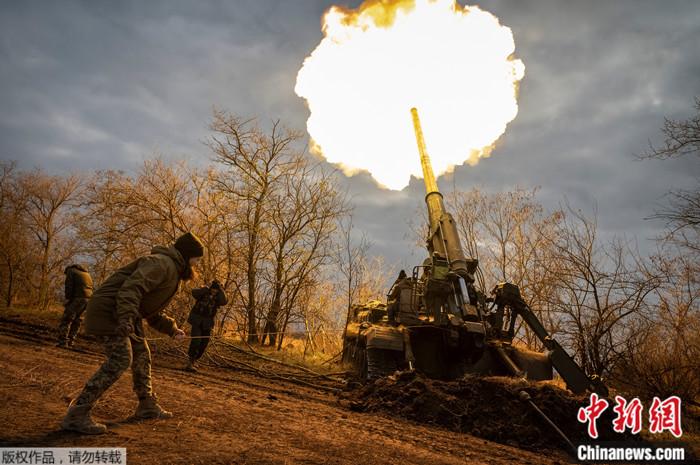 2022年11月9日，乌军使用自行火炮射击。