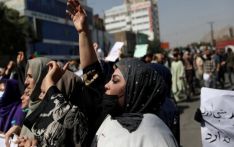 阿富汗妇女抗议塔利班禁止女性上大学