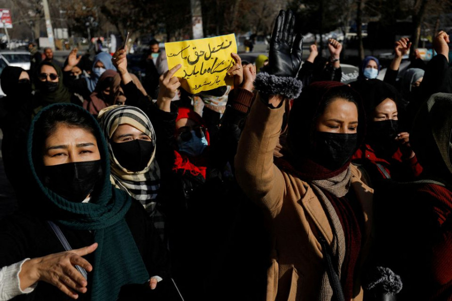 阿富汗女学生游行