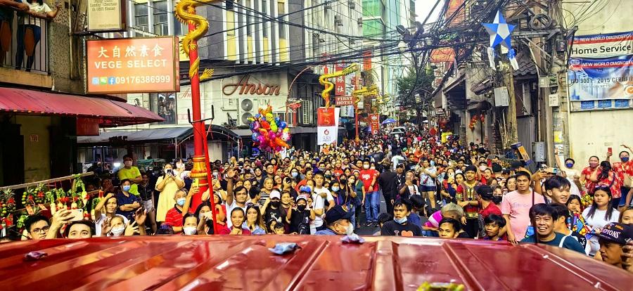 马尼拉市中国春节花车巡游活动现场。中国驻菲使馆供图