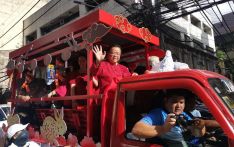 菲律宾举行中国春节花车巡游活动