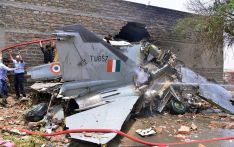 28日印度空军两架战斗机当天在训练中坠毁 造成一名飞行员死亡