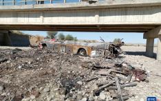 巴基斯坦西南部一客车坠桥致至少40人死亡