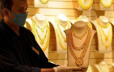 Gold price increases by Rs 1,200 per tola
