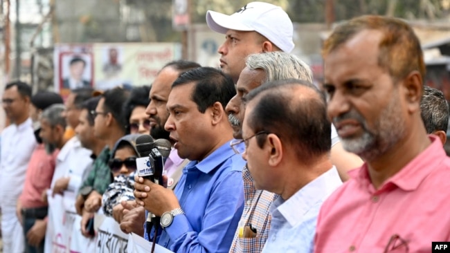 Journalists of the Dainik Dinkal publication hold a rally to protest against the government's order to halt its production in Dhaka, Bangladesh, Feb. 20, 2023.