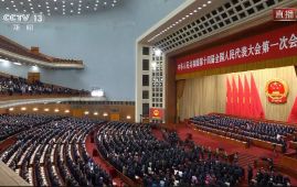 独家视频丨新当选的国家主席、中央军委主席习近平进行宪法宣誓