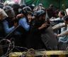 巴基斯坦警方与前总理汗支持者发生冲突 多人受伤