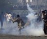 More clashes in Pakistan as police try to arrest Imran Khan