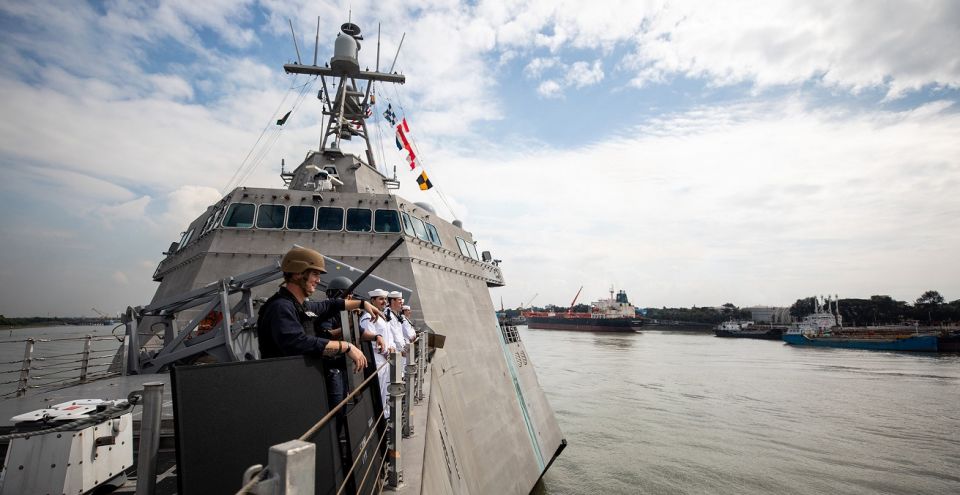USS Tulsa 在 2021 年孟加拉国海上合作准备和培训期间抵达孟加拉国吉大港。资料来源：US INDOPACOM/http://bit.ly/42yK9wM