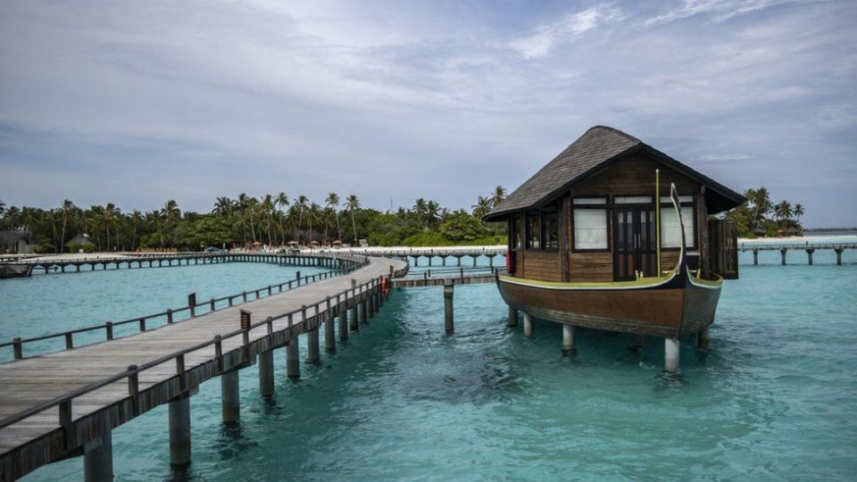 马尔代夫船形结构的景色，马尔代夫是全球变暖导致海平面上升威胁最严重的国家之一