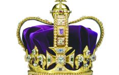 英国王室加冕离不开三件套：珠宝的盛宴 权力的象征