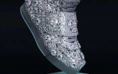 Tiffany推出1800克拉全钻球鞋