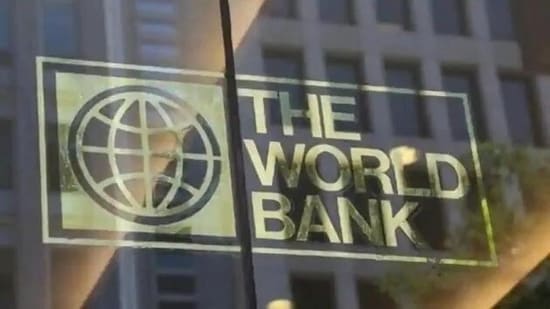 据世界银行称，巴基斯坦经济面临低外汇储备和高通胀的压力。 （文件）