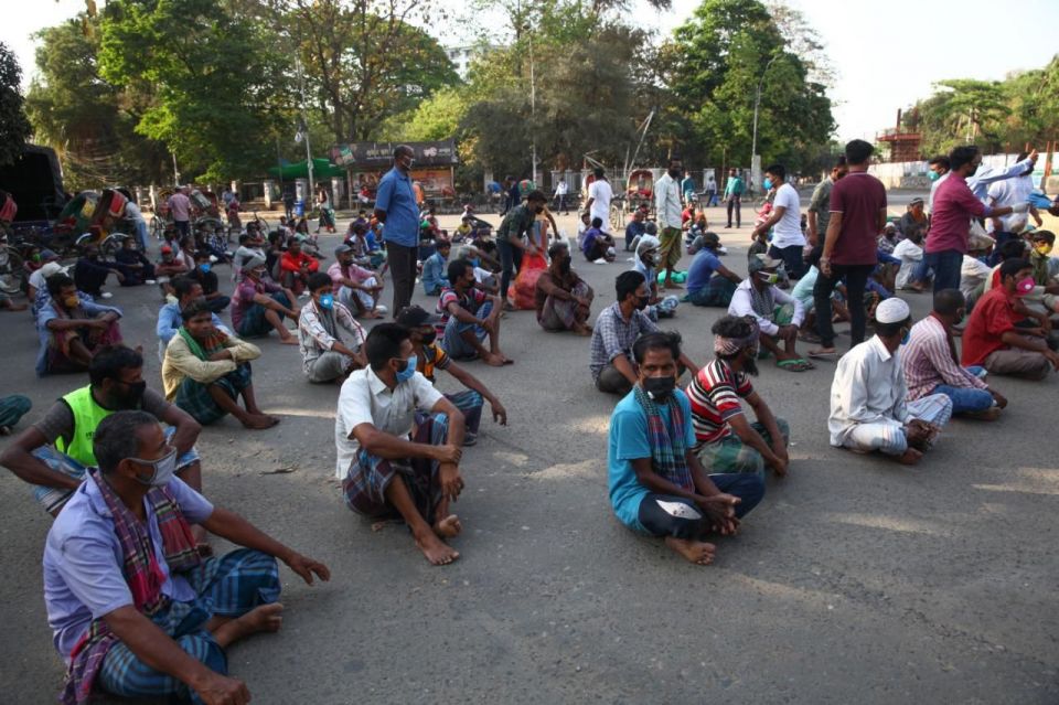 people-wait-for-food-aid-in-dhaka-during-the-covid-19-pandemic-mehedi-hasan