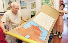 83岁老人用丝锦画讲述丝路陕西故事