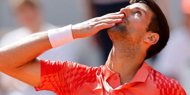 Djokovic cruises into second round at French Open, eyes record-breaking title
