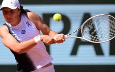 Swiatek advances to third round in French Open title defence