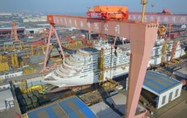 英媒：中国首艘国产大型邮轮“爱达·魔都”号即将出坞
