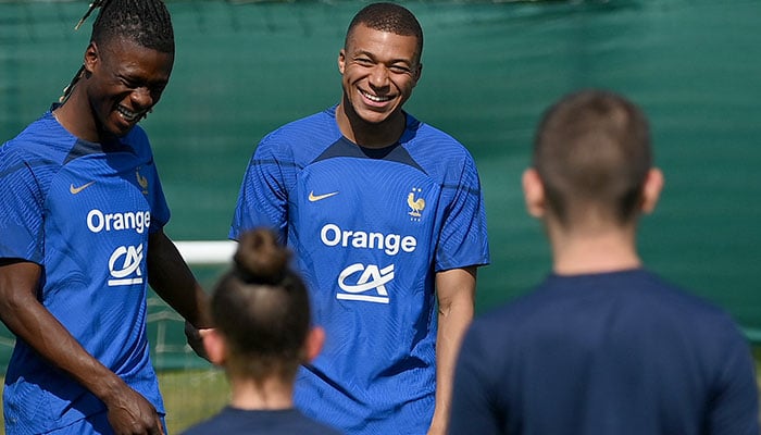 France´s forward Kylian Mbappe (R) jokes with France´s midfielder Eduardo Camavinga during a training session in Clairefontaine-en-Yvelines on June 14, 2023, as part of the French national team´s preparations for the upcoming UEFA Euro 2024 football tournament qualifying matches.—AFP