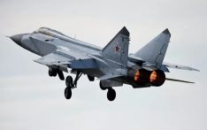俄战机在黑海上空对英国战机实施伴飞