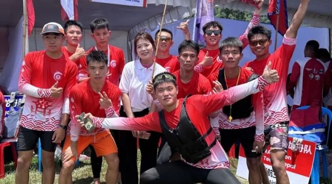 中文志愿者服务博卡拉中尼友谊龙舟赛