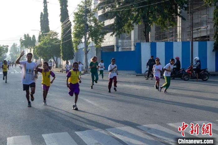 “迎杭州亚运会趣味跑”跑进亚洲最年轻国家东帝汶