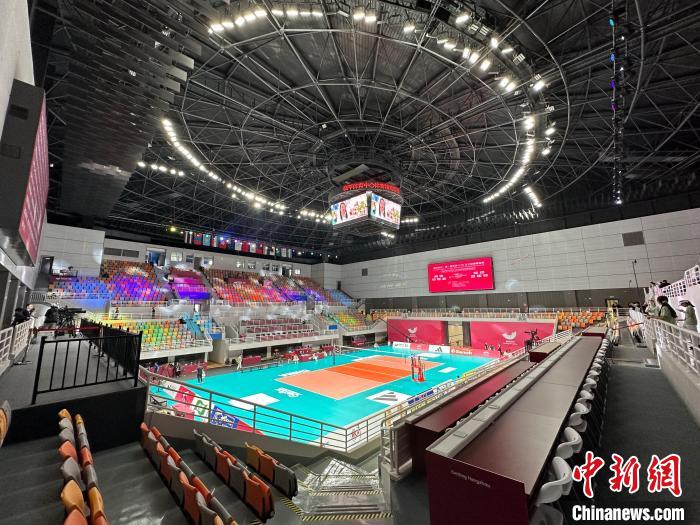 承担第一届亚洲U16女子排球锦标赛第一阶段小组赛的临平体育中心体育馆。　周铭 摄