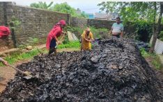 फोहाेरबाट मल उत्पादन गर्दै मध्यबिन्दु