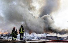 意大利罗马钱皮诺机场附近发生火灾 现场产生大量浓烟