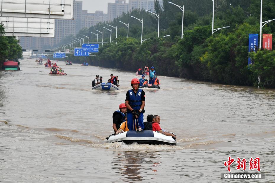 河北涿州防汛救灾一线直击：救援力量从四面八方汇集