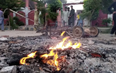Mob burns Pakistan churches over blasphemy claims