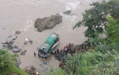 今晨一辆客车坠入特里苏里河造成至少8人死亡