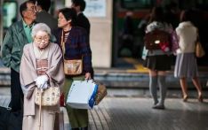 日本最新数据：日本80岁以上人口突破10%，老年人口比例全球第一